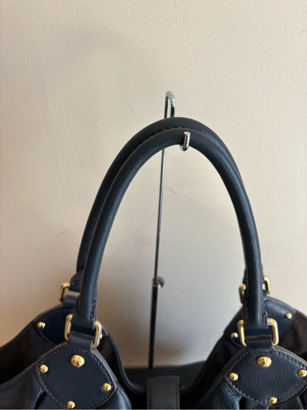 Authentic Louis Vuitton mahina black leather handbag - Picture 5 of 12